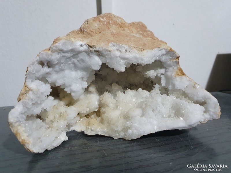 Rock crystal mineral geode 1.9 kg