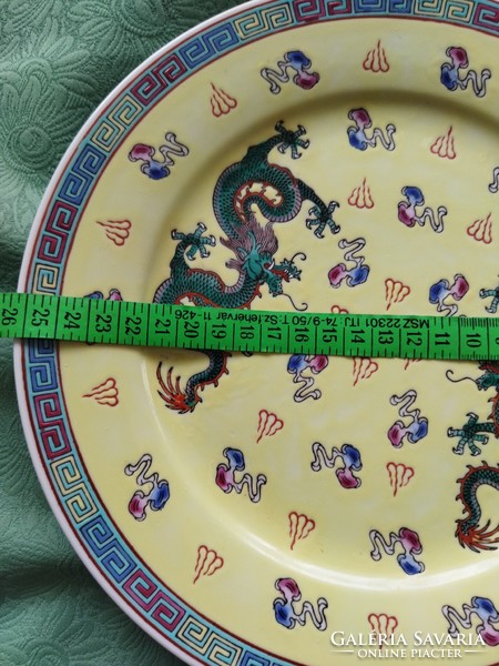 Chinese bowl with a dragon motif