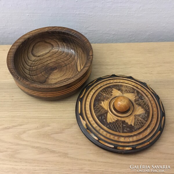 Wooden bowl and round box