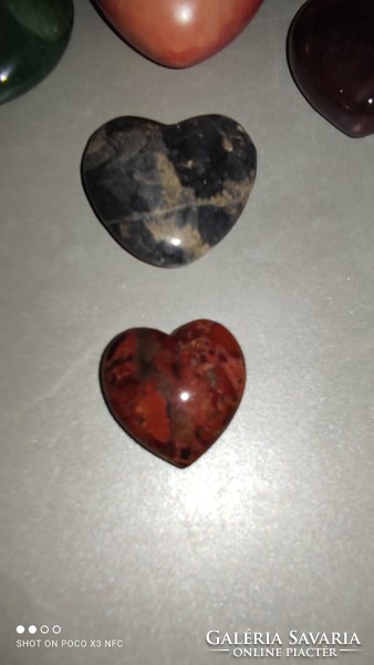 MOST ÉRDEMES VINNI! Különböző ásvány szív alakú marokkő szívecskék 5 darab ajándéknak