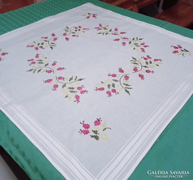 Rosehip white, hand-embroidered tablecloth 76 x 76 cm