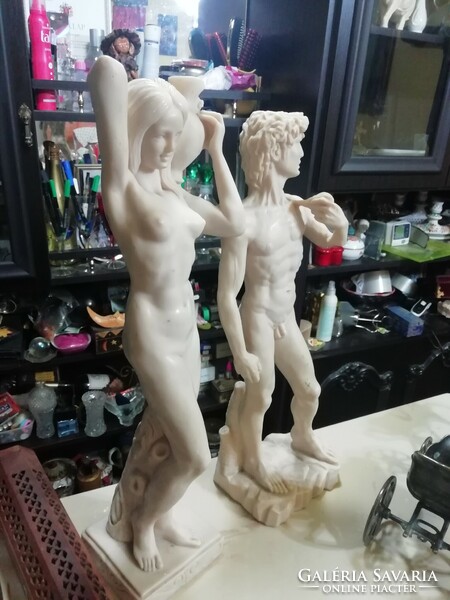 Régi  szobrok párban nagy méretű