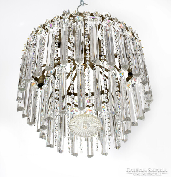 Ceiling chandelier with crystal pendant