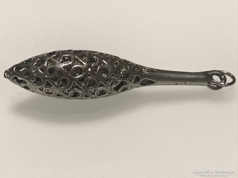 Mace-shaped silver pendant, 5.5 cm long