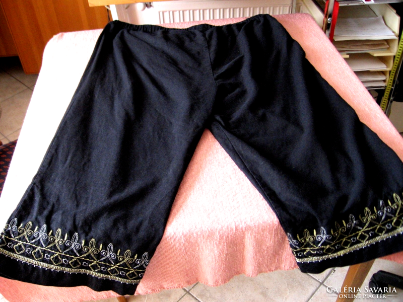 Large size linen black embroidered shorts