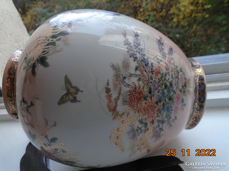 New decorative Japanese vase with pink glaze, gilded flower and butterfly patterns