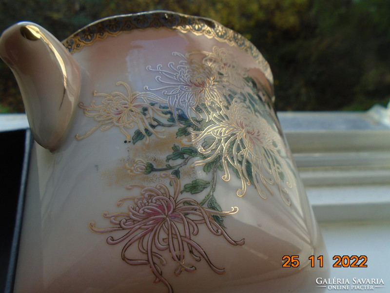 New decorative Japanese decorative bowl with pink glaze, gilded flower and butterfly patterns