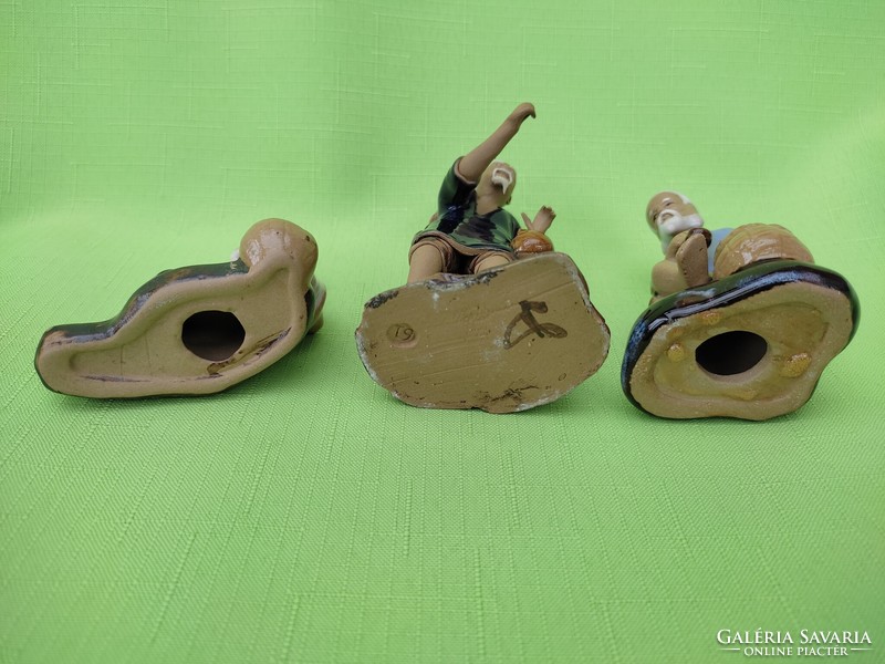 Chinese shiwan porcelain, figurines of monkeys