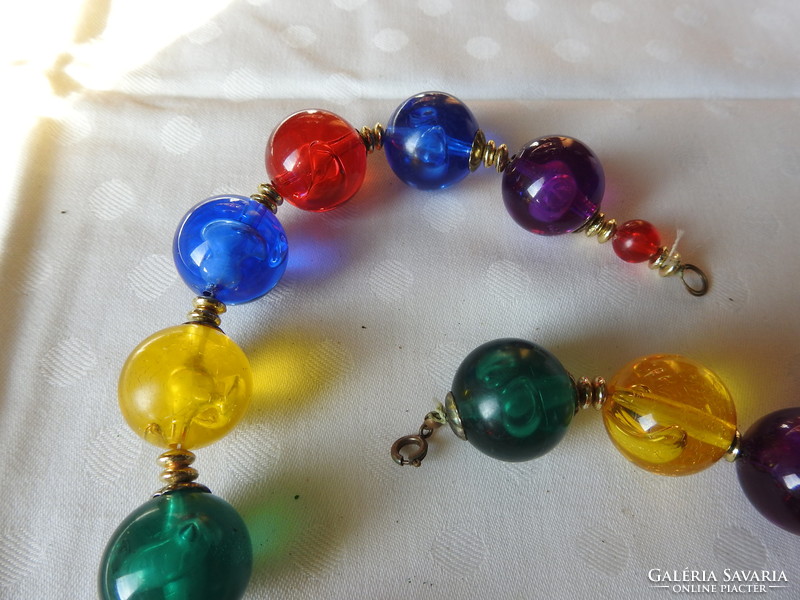 String necklace made of multi-colored huge pearls