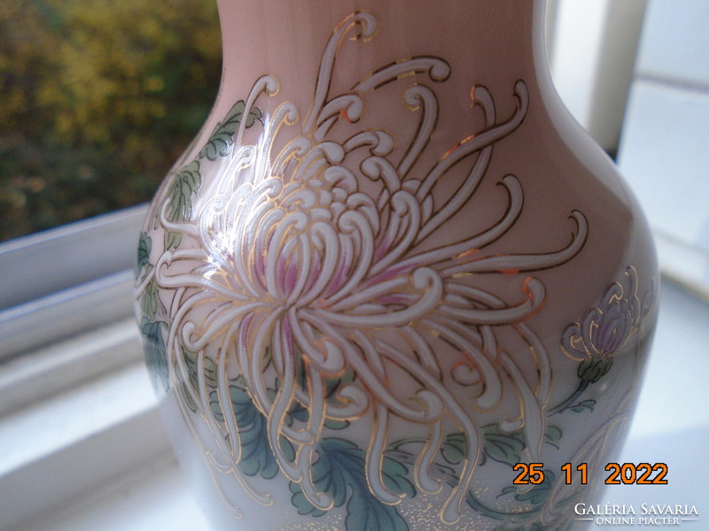 New decorative small Japanese vase with pink glaze, gilded flower and butterfly patterns