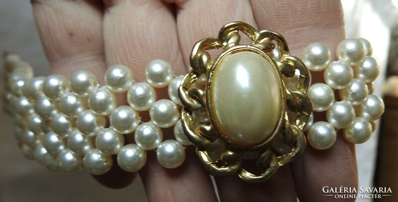 Vintage multi-row pearl necklaces