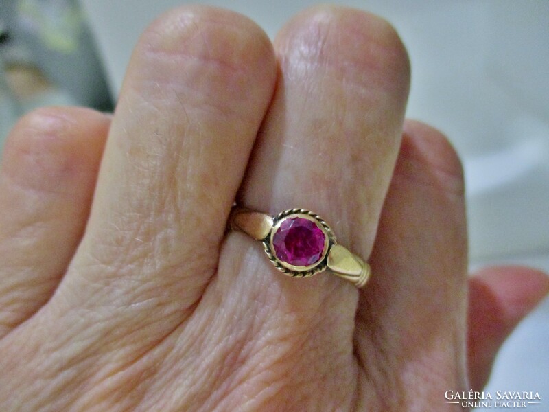 Beautiful antique gold ring with synthetic ruby stone sale!
