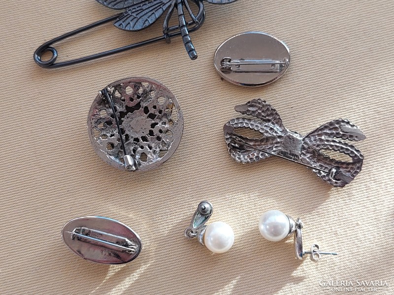 Brooches are also in good condition + 1 earring