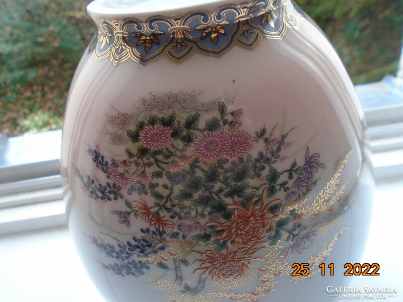 New decorative Japanese vase with pink glaze, gilded flower and butterfly patterns