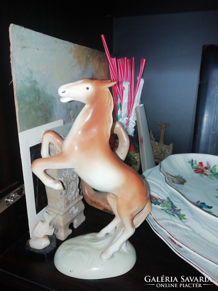 Royal dux horse porcelain in perfect condition