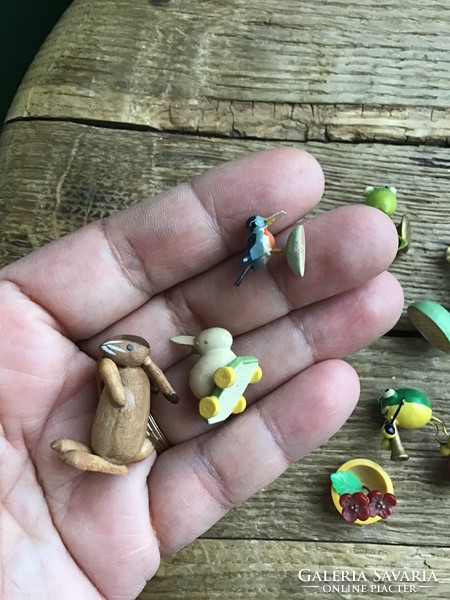 Régi kézzel festett fa mini figurák