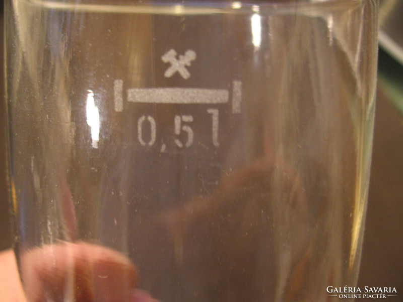 5 retro calibrated marked beer glasses