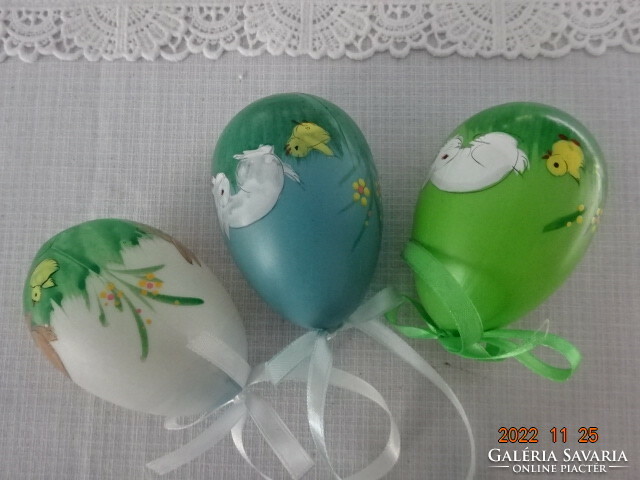 Easter egg decoration, with a white bunny on a green background, 3 pieces. He has!