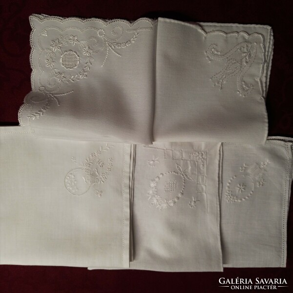 5 White embroidered handkerchiefs, 25 x 25 cm