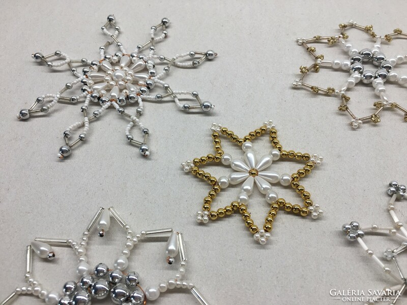 5 Christmas tree ornaments made of pearls (4.)