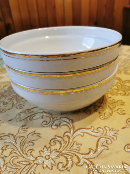Alföldi porcelán aranyszegélyes kocsonyás, gulyás, leveses tányér. Rakásolható