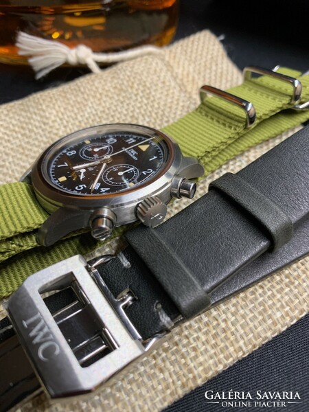 Iwc schaffhausen pilot's chronograph 3740-01 in travel box + butterfly clasp