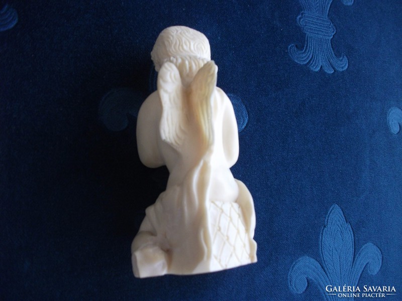 Jelzett Alabástrom angyal szignóval 11,5 cm