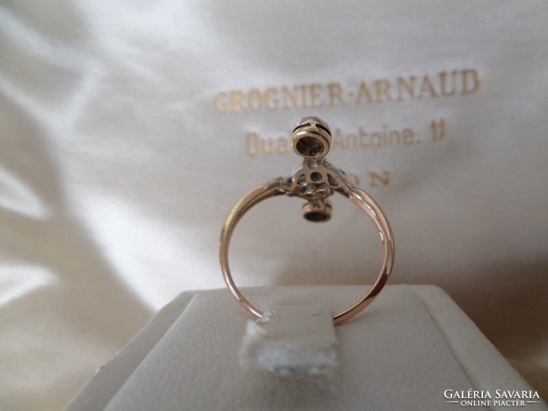Különleges brilles antik arany gyűrű