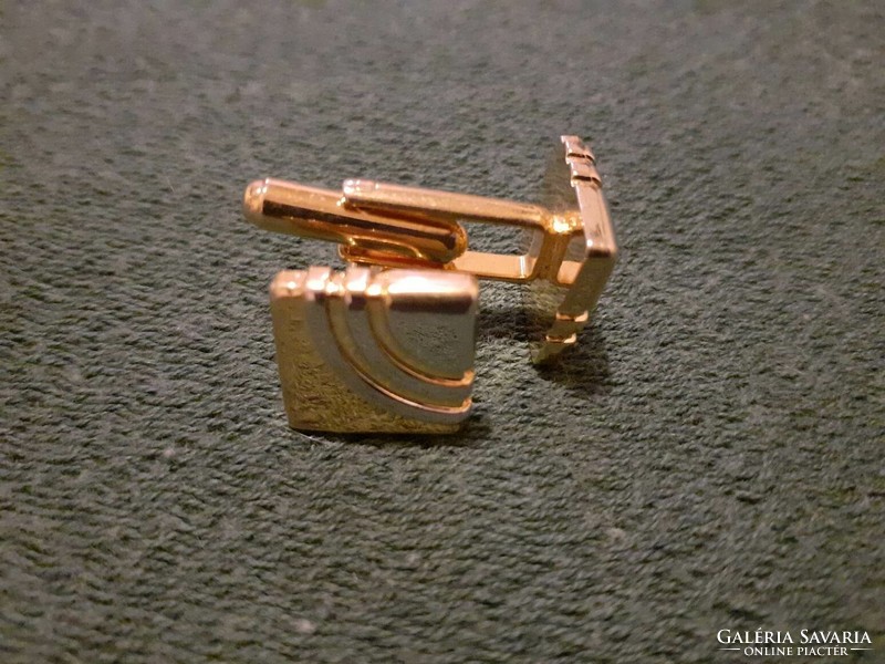 2 Pair of elegant cufflinks with matching tie clips