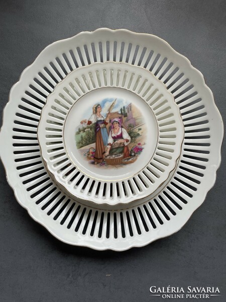 Winter fair! Old openwork edge serving tray with a spectacular pattern, with 3 plates.