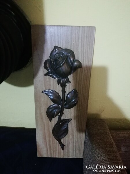 A beautiful crafted metal rose