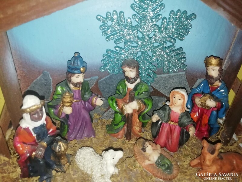 Karácsonyi betlehem jászol figurákkal 25 cm x 18 cm