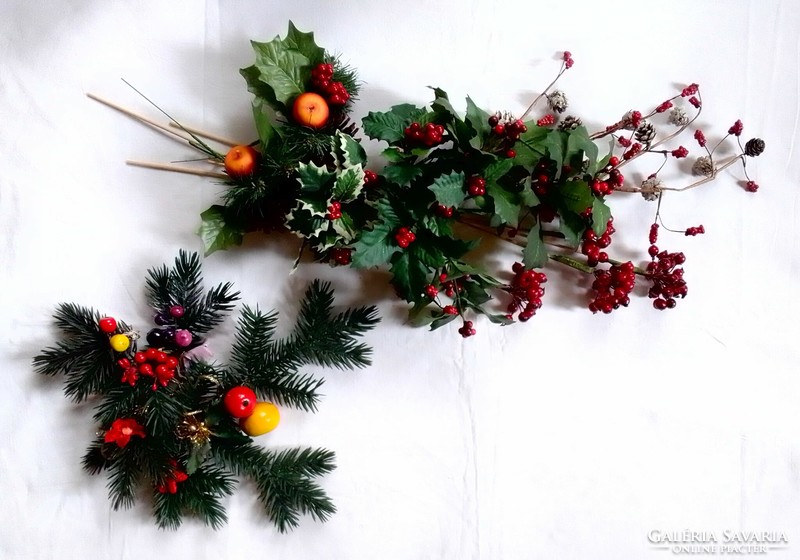 Karácsonyi dekoráció dísz, piros bogyó ilex magyal ág levél toboz berkenye, kreatív célokra
