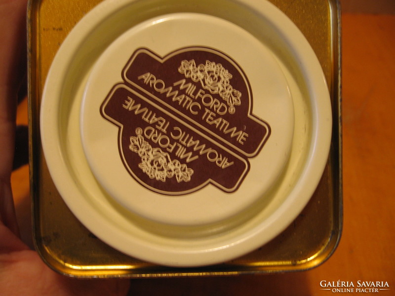 Milford Aromatic Teatime Vanille Tee szecessziós mintával fém, pléh doboz