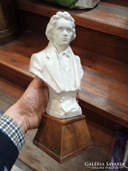 Ceramic bust of Beethoven, 28 cm high, a rarity.