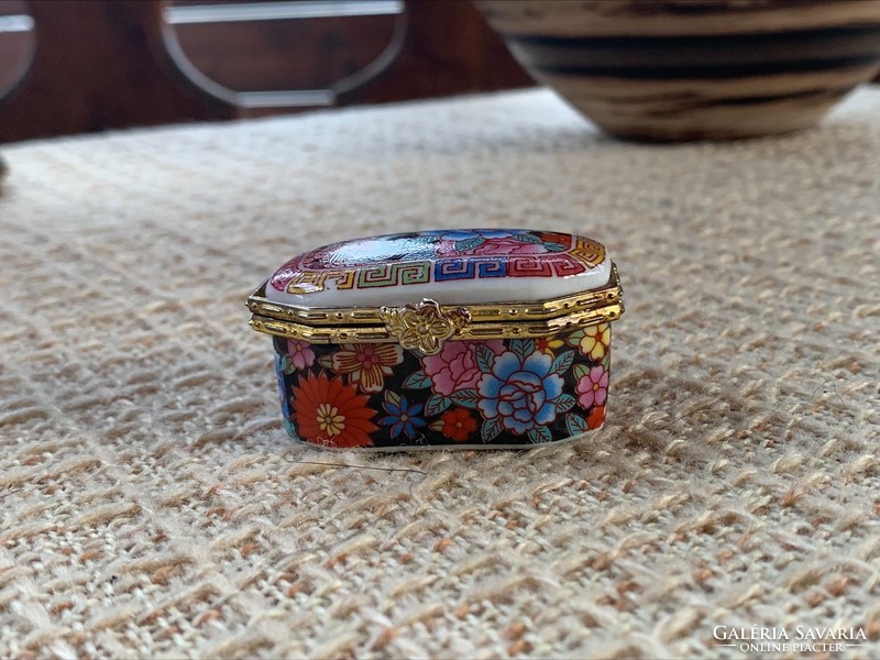Porcelain small box with colorful flowers, medicine box, closes well