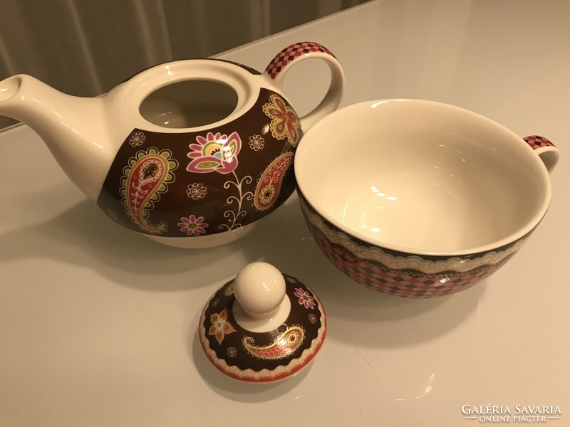 Porcelain teapot with cup, 3 dl