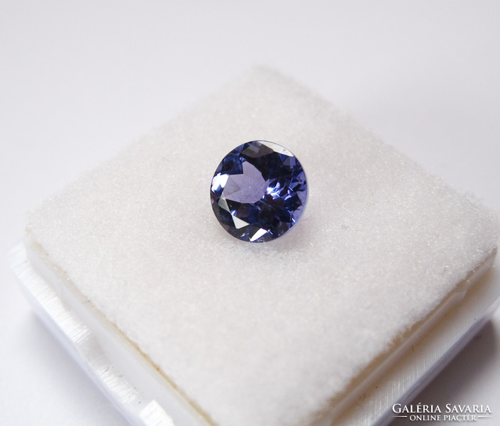 1.4 carat beautiful tanzanite gemstone.