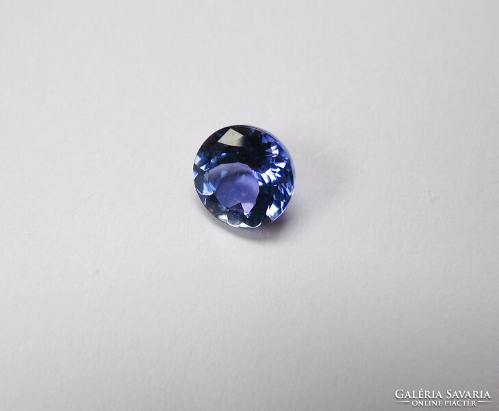 1.4 carat beautiful tanzanite gemstone.