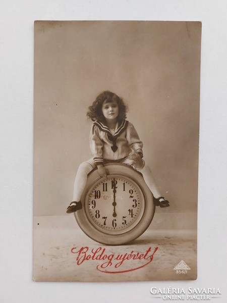 Régi újévi képeslap fotó levelezőlap kislány éjféli óra