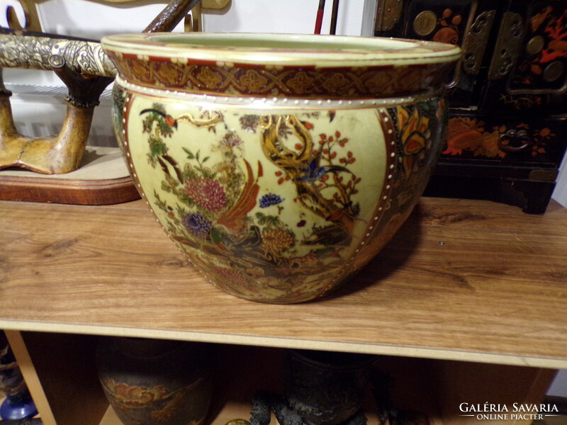 XX. Century Chinese, hand-painted kaspo - signed