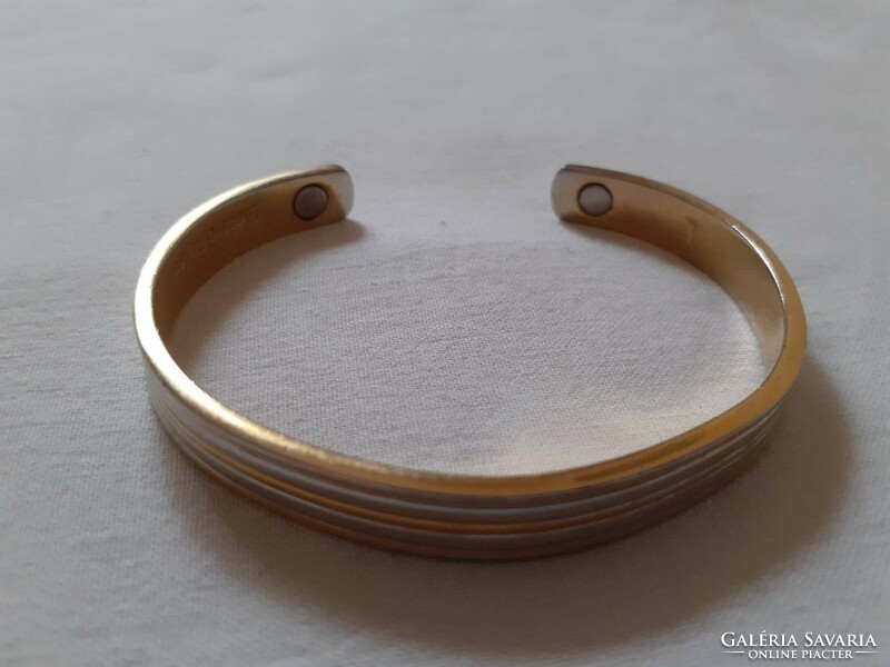 24-carat gold-plated, open magnetic bracelet