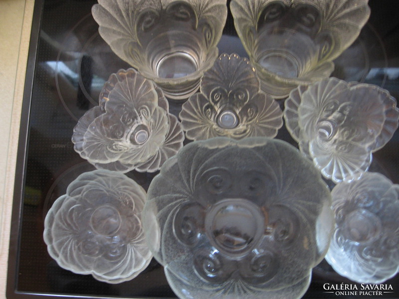 17 db-os kagyló mintájú üveg dekorációs, tálaló készlet