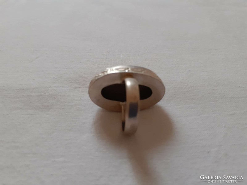 Mutatós, ásványköves ezüstözött gyűrű
