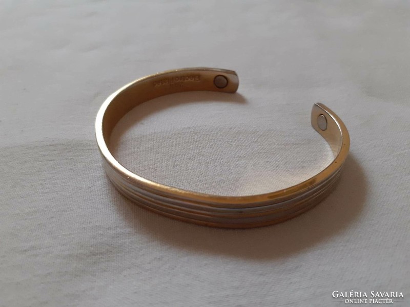 24-carat gold-plated, open magnetic bracelet