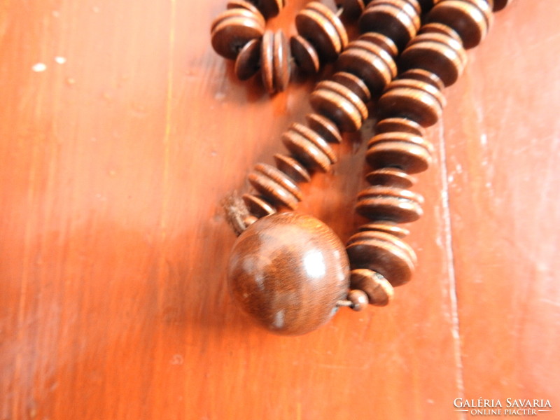 Retro necklace made of wooden beads - wooden necklace