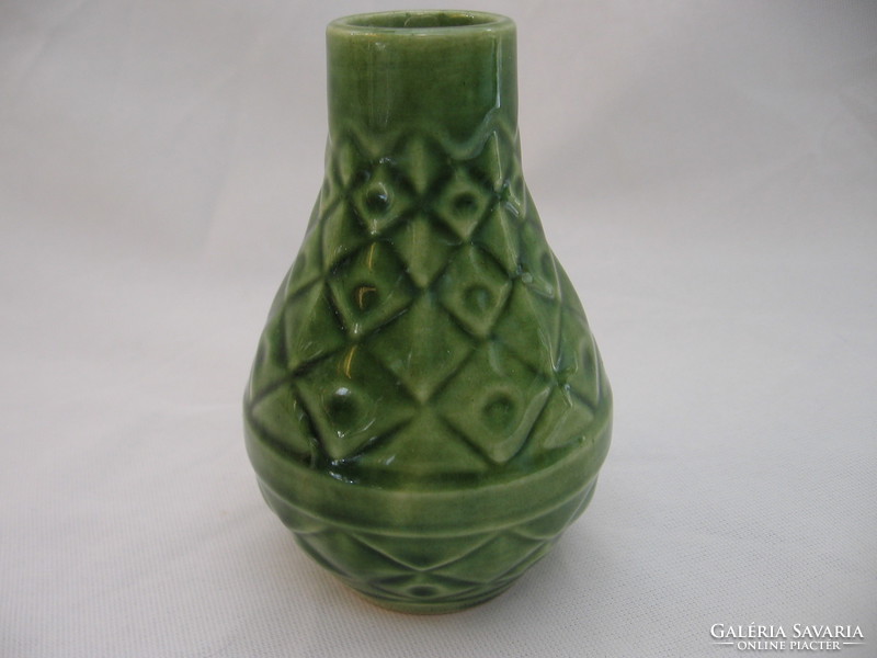 Small green bay ceramic vase 502 11