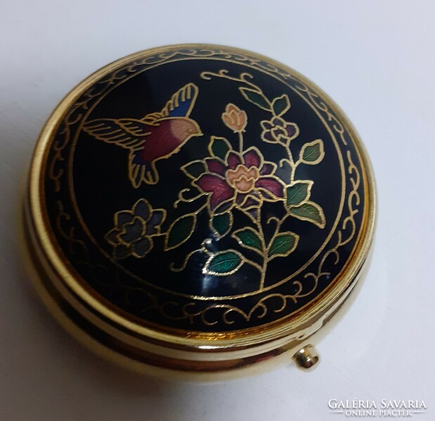 A small box of slenze that can be carried in a bag studded with a fire enamel inlay on a gilded chiselled top