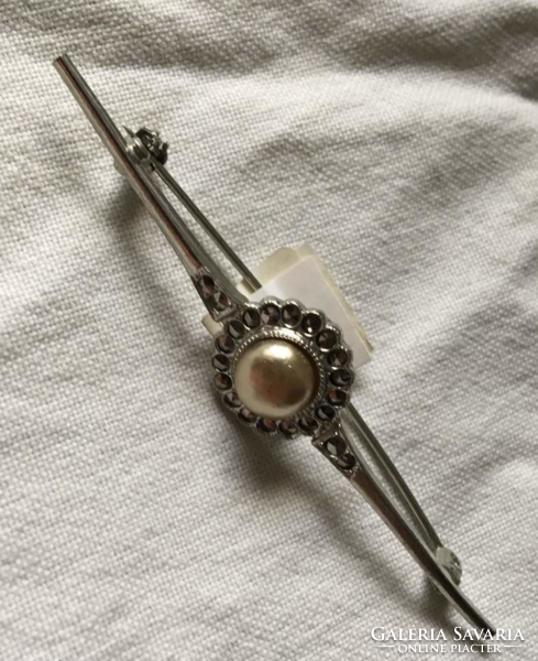 Pearl inlaid brooch