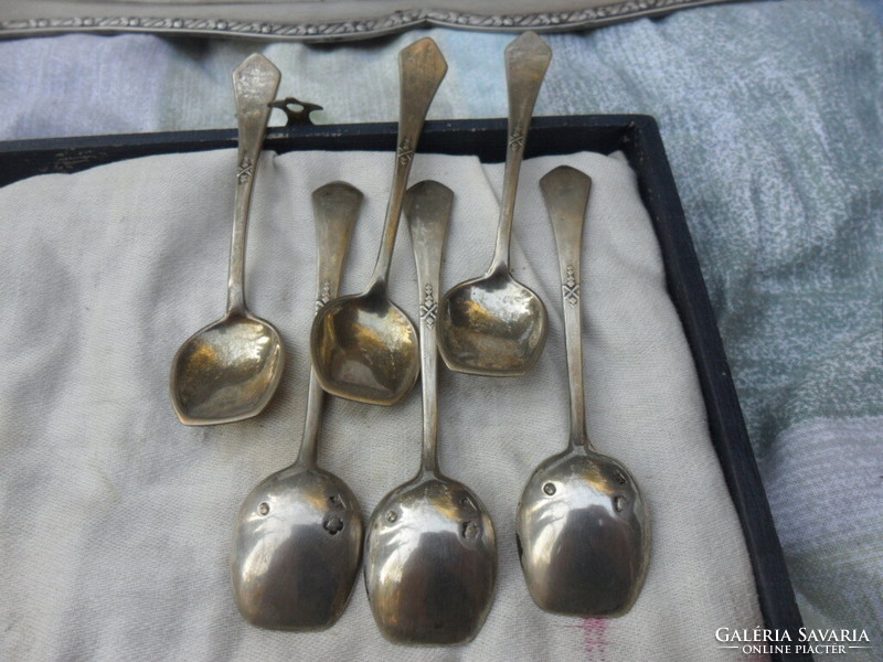 6 beautiful antique silver spoons in a box